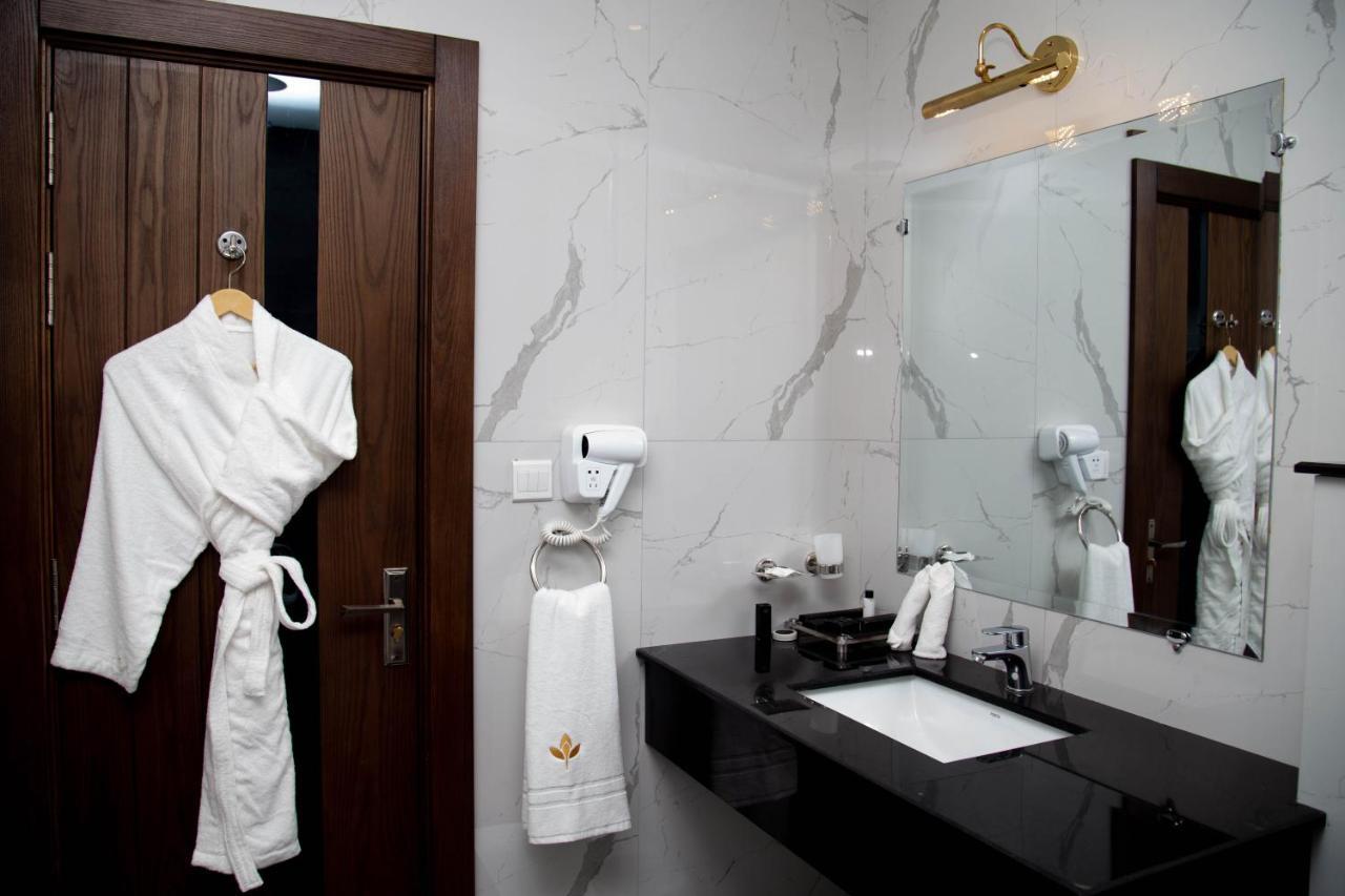 The Orchard Hotel Lahore Bagian luar foto