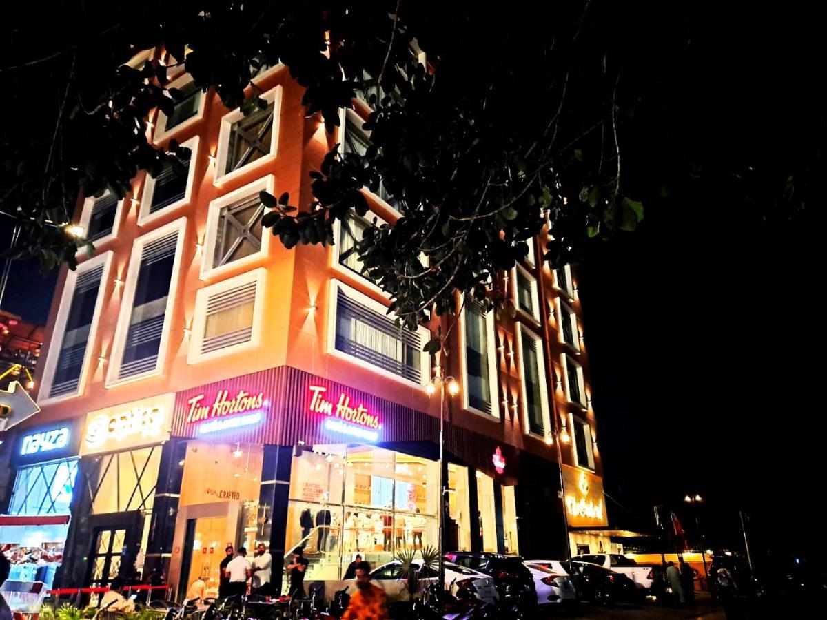 The Orchard Hotel Lahore Bagian luar foto