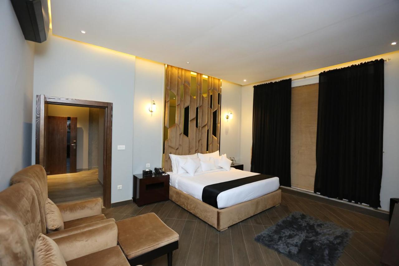 The Orchard Hotel Lahore Bagian luar foto